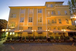 Exterior view 2.jpg